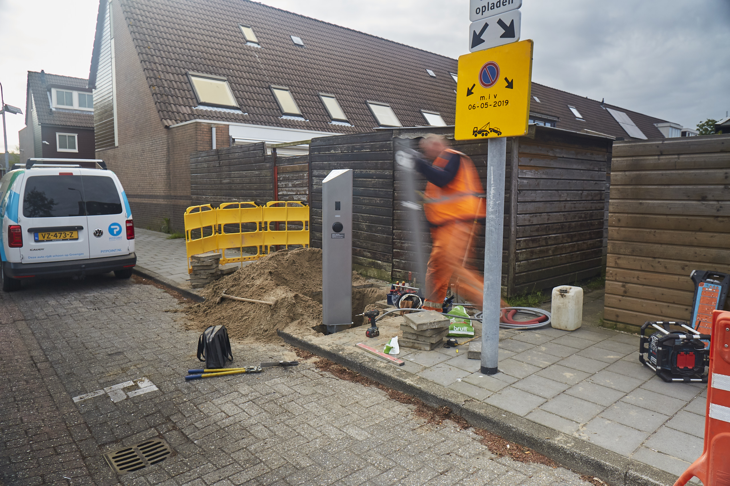 Laadpaal Auto – Elektriciteit en Metselwerk