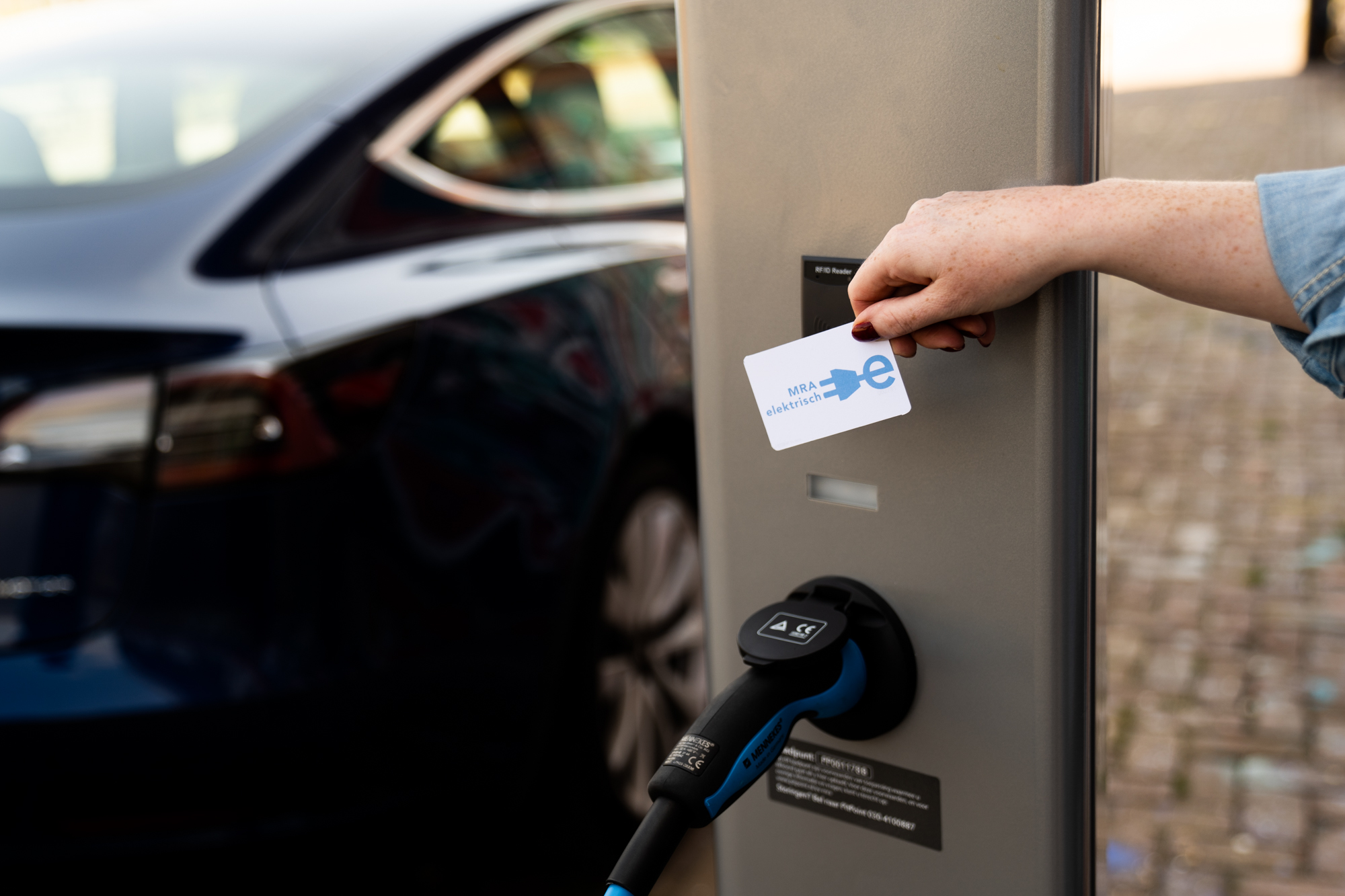 laden-elektrische-auto-mra-elektrisch